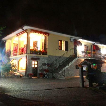 Casavacanzedezza Montecalvo Versiggia Exterior foto